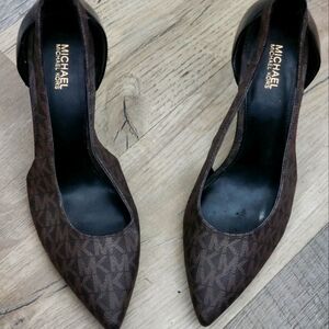 Micheal Kors size 6.5 heels